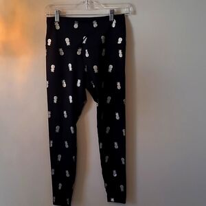 Beyond yoga leggins size m black with pineapple pront.